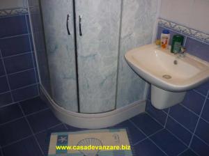 Vila P + 2 etaje,     5 dormitoare,     3 bai,     bucatarie,     mobilata