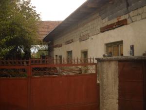 urgent casa la rosu in Sercaita