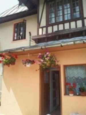 Particular vand apartament + garsoniera in vila SINAIA
