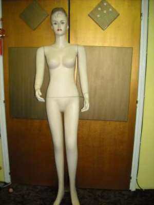 vand manechini din plastic