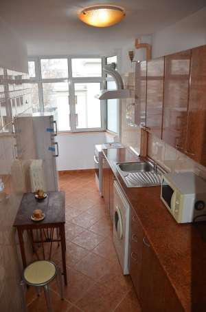 Inchiriez apartament in zona Amzei