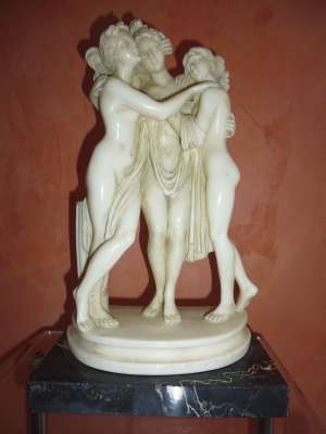 statuie pe soclu in marmura,  LES TROIS GRACES ,  semnata G. RUGGERI