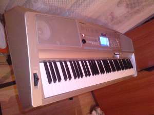 vand yamaha dgx 300 noua