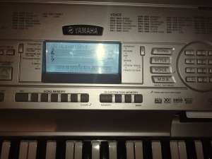 vand yamaha dgx 300 noua