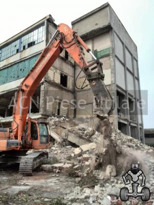 Inchiriez excavator cu foarfeca hidraulica