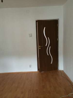 Vand apartament cu 3 camere