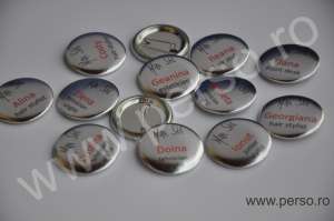 INSIGNE INSCRIPTIONATE CU FOLIE METALIZATA. INSIGNE PERSONALIZATE