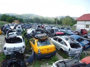 VAND PIESE DIN DEZMENBRARI GOLF 3 PRET DE CRIZA