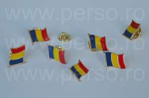 Insigne tricolor,                   cocarde tricolor,                   insigne Ziua Romaniei