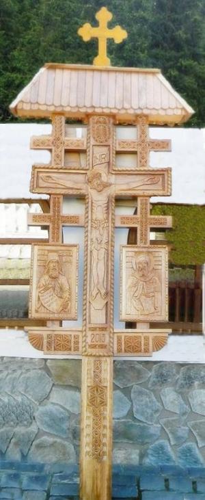 VAND TROITA SCULPTATA IN LEMN