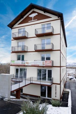 Apartamente cu 2 camere de vanzare,   pret 29.900,   in orasul Zarnesti,   cartier Blocuri.