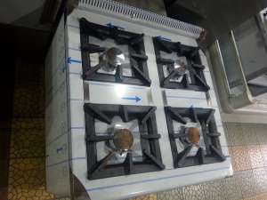 Aragaz profesional cu cuptor din inox