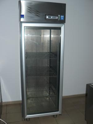 Frigider cu vitrina 800L
