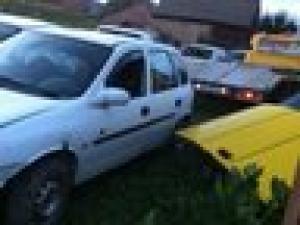 dezmembrez opel corsa 1,   0  benzina an 1998