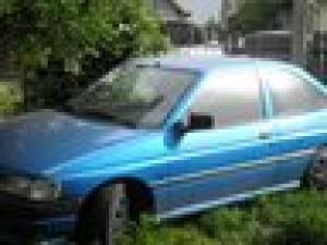 dezmembrez ford escort in doua usi 1,  6....16 v benzina an 1993