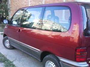 de vinzare nissan serena