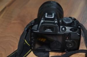 vand Nikon D3100 kit 18-70 VR (11.000 cadre).