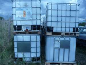 Bidoane plastic ( 1.000 L.) cu suporti metalici