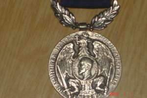vand moneda si medalie in stare buna