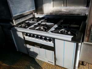 Aragaz profesional 6 ochiuri si cuptor