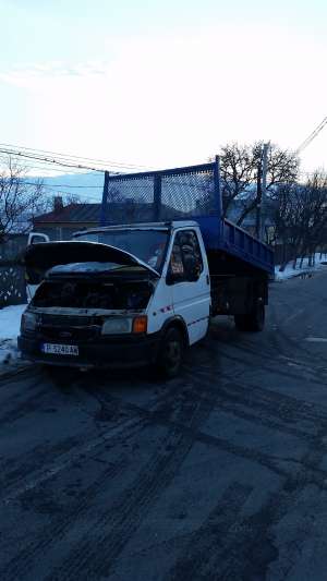 autoutilitara ford transit