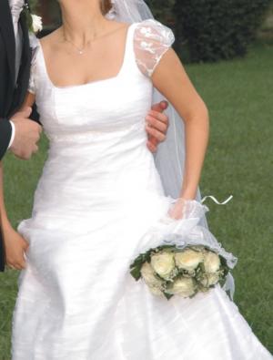 Vand rochie de mireasa model Pronovias