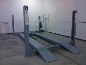 Elevator cu patru coloane,  5T pregatit pentru reglare suspensie si un cric auxiliar 3T
