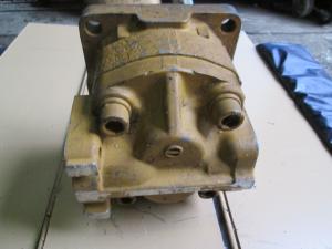 Pompa de buldozer Komatsu 68028