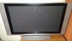 Vand TV LG Plasma 107 cm (42") model 42px3rv