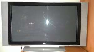 Vand TV LG Plasma 107 cm (42") model 42px3rv