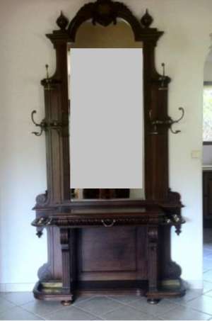 Cuier nuc ,   Louis XV,   profunzime 45 cm,   lungime 140 cm,   inaltime 265 cm,   500 euro