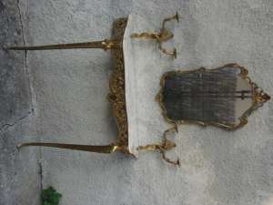 consola in bronz aurit cu placa marmura  , oglinda si aplice Louis XV,  550 euro