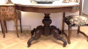 Masa nuc stil Louis Philippe (vioara)  dimensiuni :lungime 1, 15 m,  latime 83 cm,  inaltime 78 cm