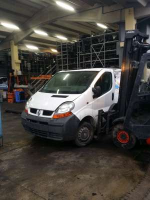 Dezmembrez renault trafic
