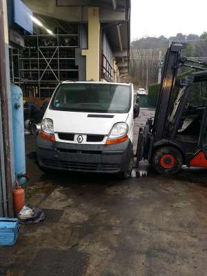 Dezmembrez renault trafic