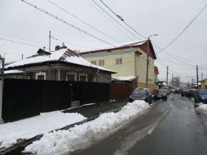 Casa 4 camere zona linistita apropiere Metrou