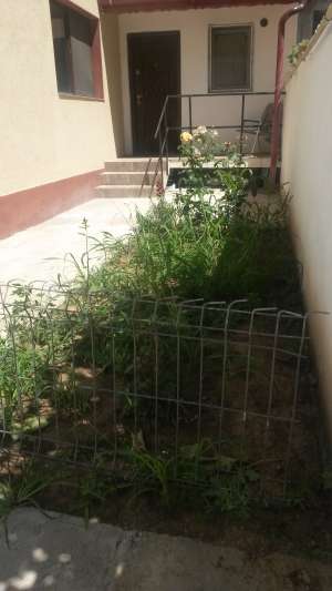 Apartament decomandat,  parter,  80mp,  curte 40,  metrou Dimitrie Leonida