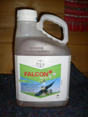 Vand pesticide pentru vie si pomi fructiferi