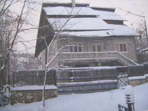 casa cu anexe si gradina in zona turistica