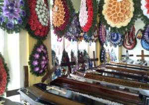 Servicii Funerare  - Transport funerar intern,  repatrieri - Sicrie,  Cruci,  Coroane
