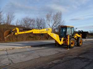 Buldoexcavator JCB
