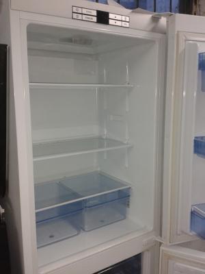 Vand frigidere si combine frigorifice SH