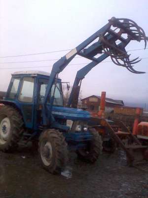 Tractor 4*4 cu Frontal 80 cp cu Turbo