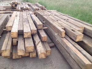 cumpar lemn vechi din demolar suri ,   grajduri vechi ,   etc:  grinzi cioplite ,   scandura arsa de