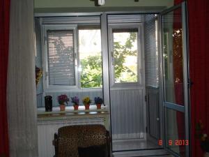 Vand apartament 2 camere LUX,   renovat,  mobilat dotat nivel occidental