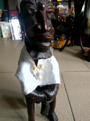 Statueta din lemn veche