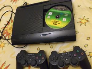 vand PS3  marca SONY  cu garantie 1 AN