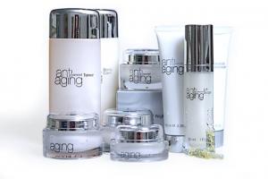TONIFIANT ANTI-AGING CU ACID HIALURONIC SI VITAMINA C DR. TEMT