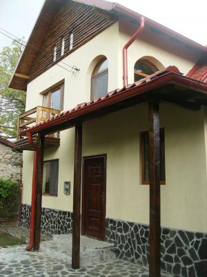 CASA DIN LEMN