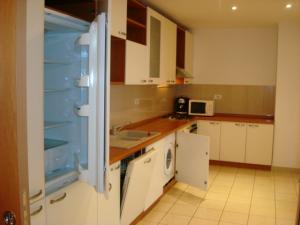 INCHIRIEZ APARTAMENT 4 CAMERE - ZONA TELEVIZIUNE,    JEAN MONET